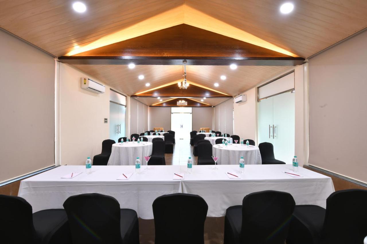 Hotel Arova Woods Zinc Journey By The Fern, Lonavala Esterno foto